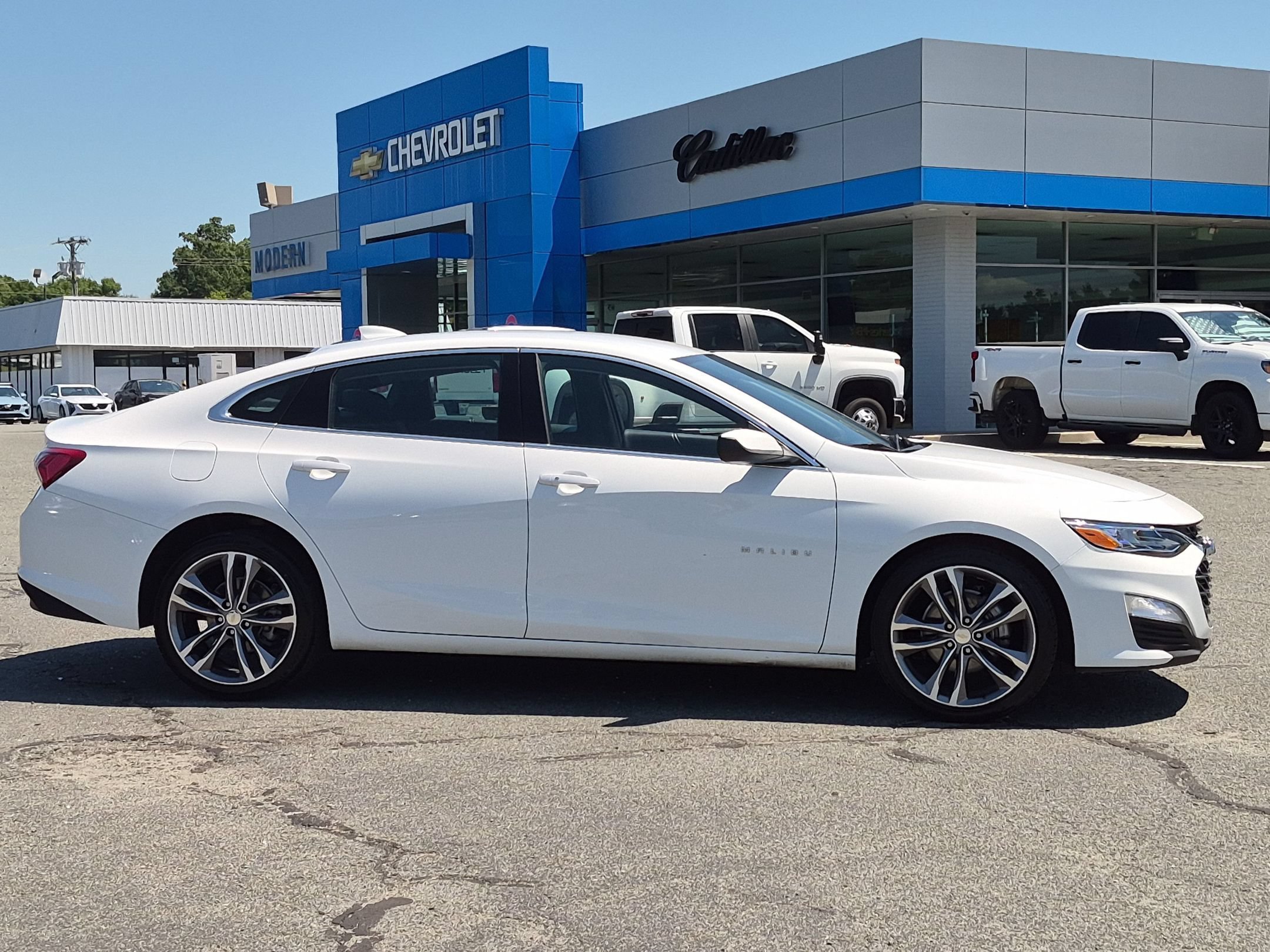 Used 2024 Summit White Chevrolet 2LT image 6
