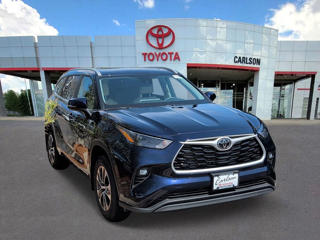 Certified 2025 Toyota Highlander XLE with VIN 5TDKBRCH9SS676648 for sale in Minneapolis, Minnesota