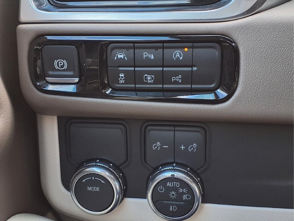 Used 2025 White GMC Denali image 20