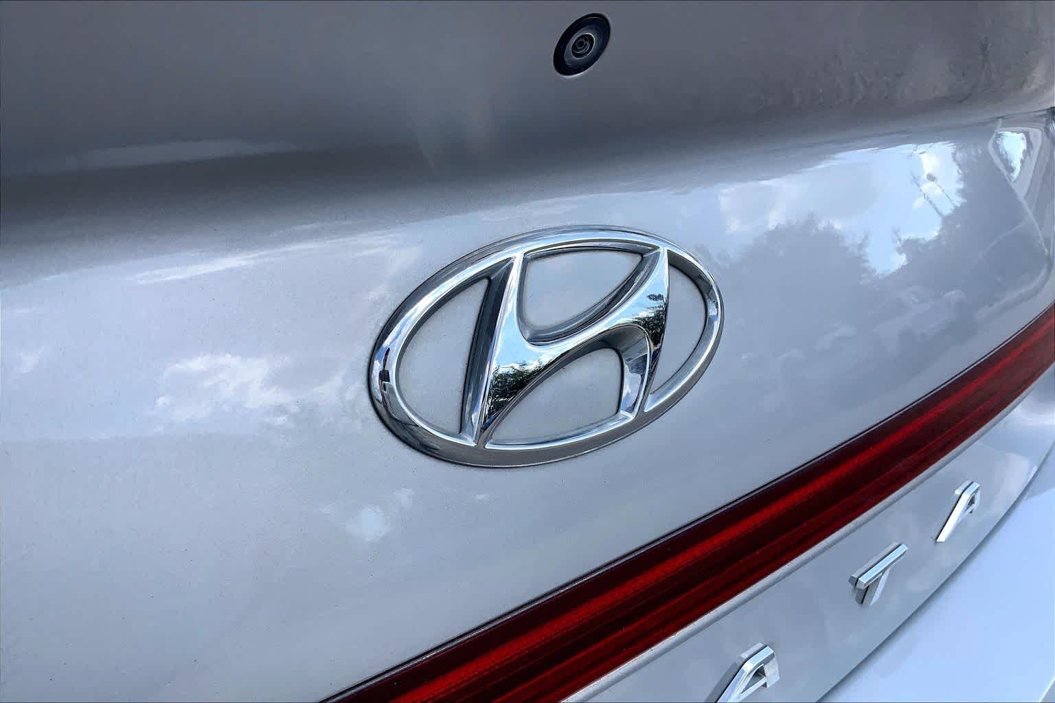 Used 2023 Hampton Gray Hyundai SEL image 10