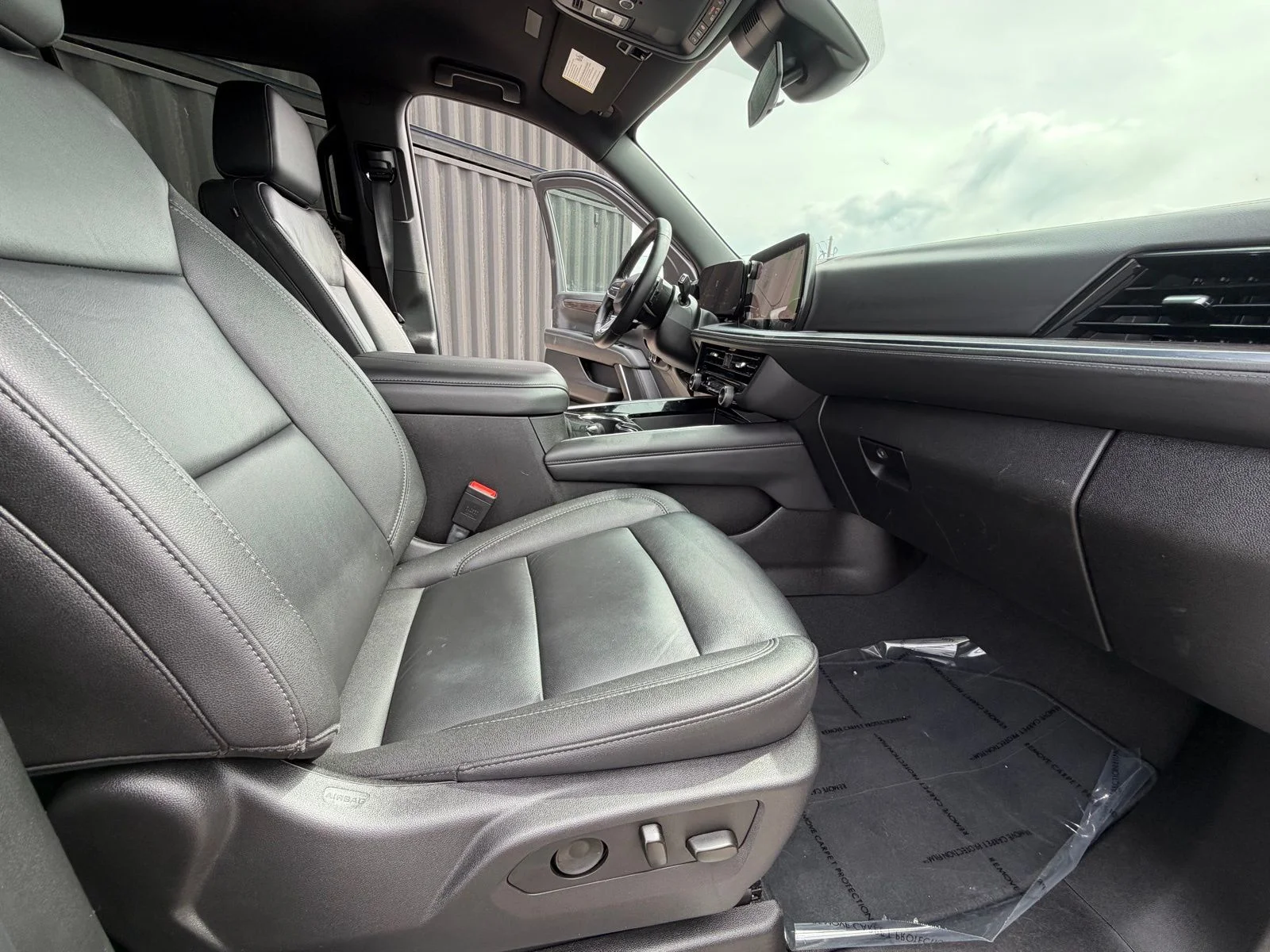 Used 2025 White Chevrolet LT image 33