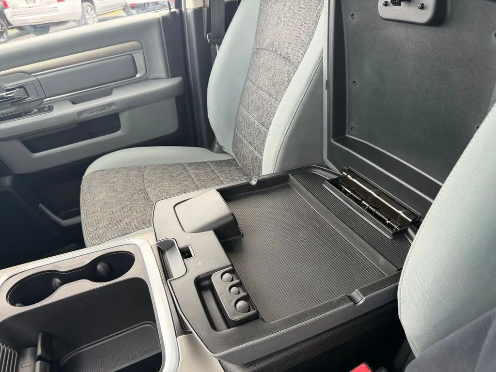 Used 2018 Silver Ram Big Horn image 44