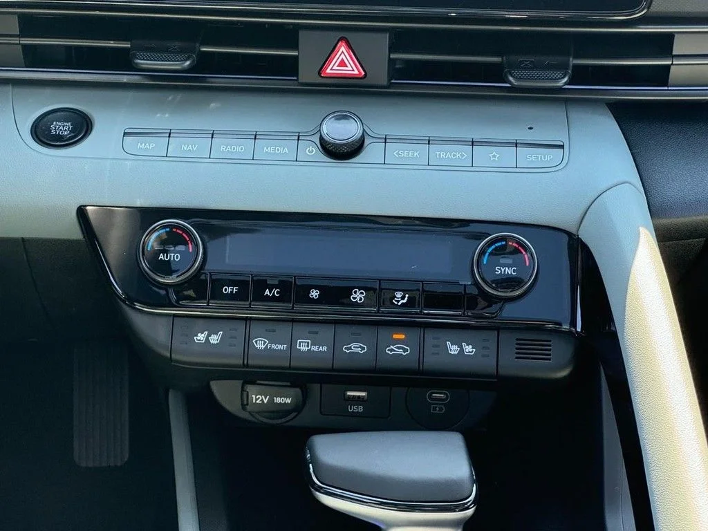 2025 Hyundai Elantra Limited - Photo 10