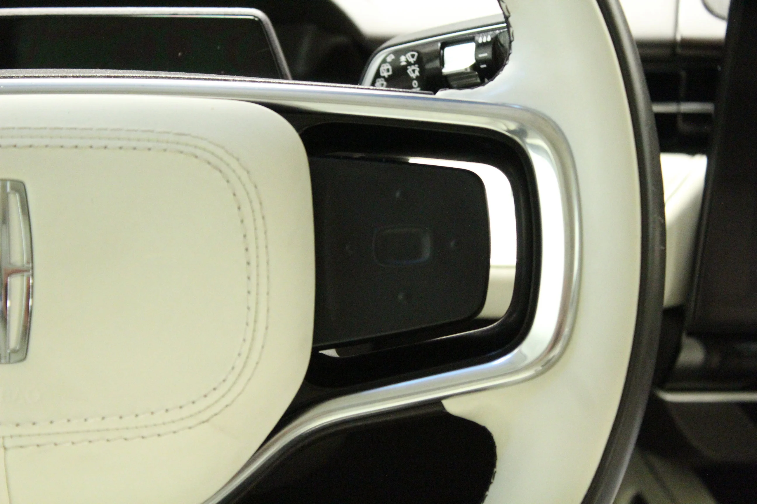 Used 2024 White Platinum Clearcoat Metallic Lincoln Black Label image 24