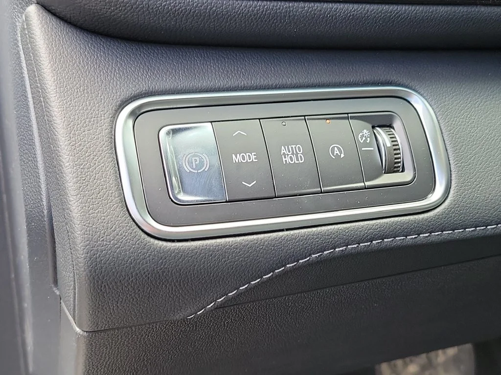 New 2026 Summit White Buick Preferred image 8