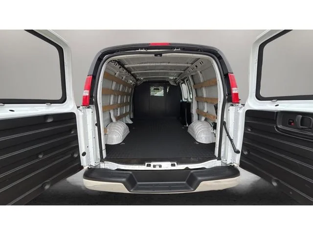 Used 2024 Summit White GMC Work Van image 29