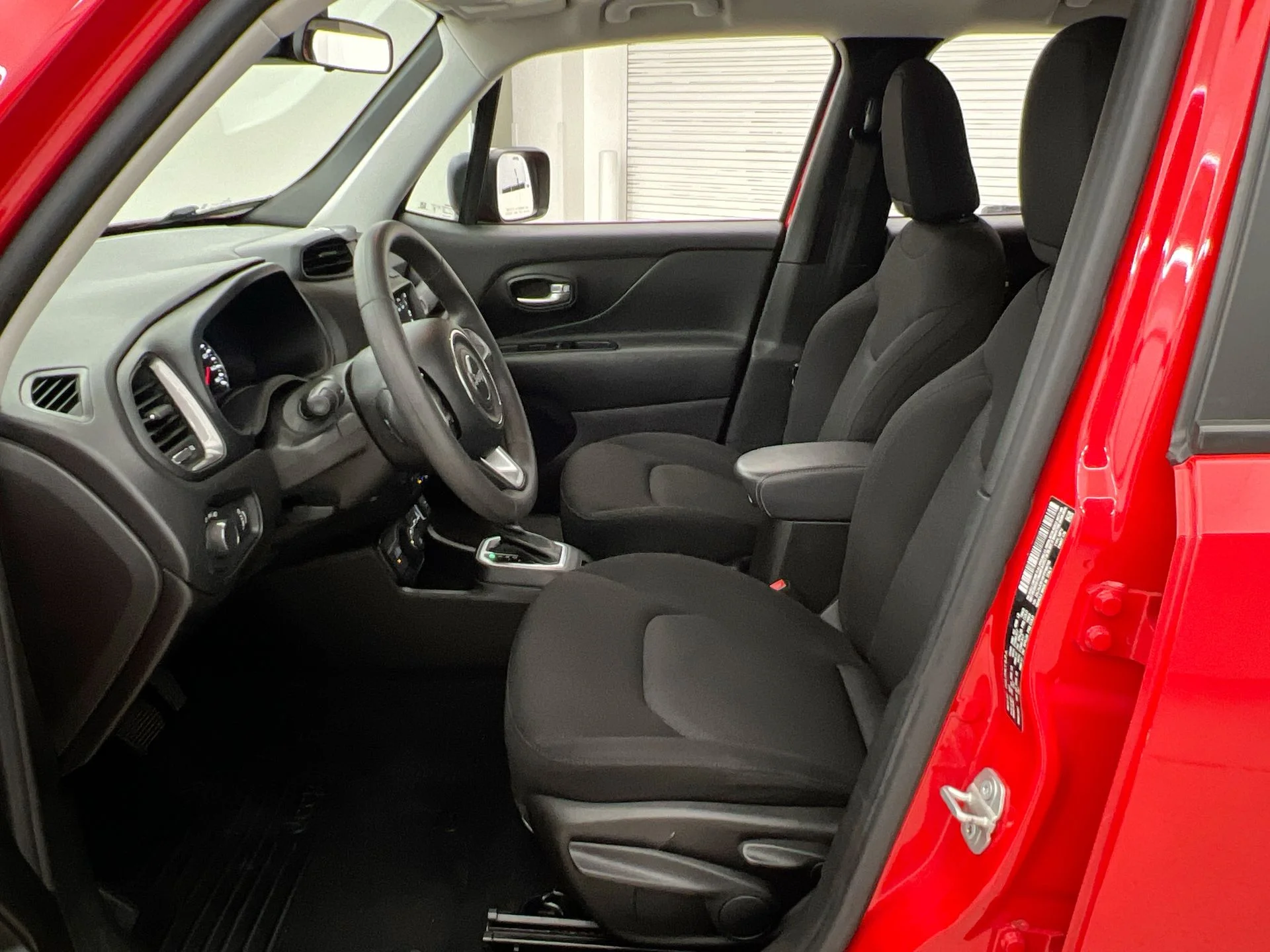 Used 2023 Red Jeep Latitude image 9