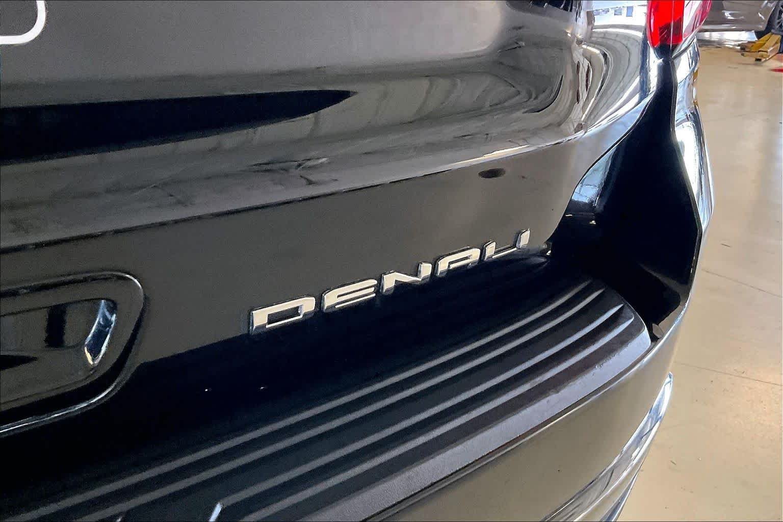 Used 2023 Onyx Black GMC Denali Ultimate image 9