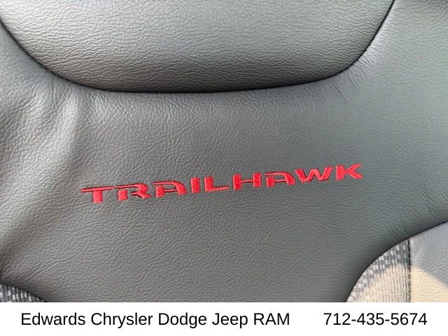 New 2026 Bright White Clear-Coat Exterior Paint Jeep Trailhawk image 38