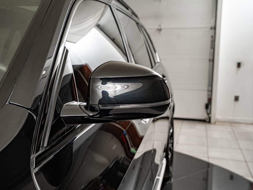 Used 2025 Black Sapphire Metallic BMW xDrive40i image 9