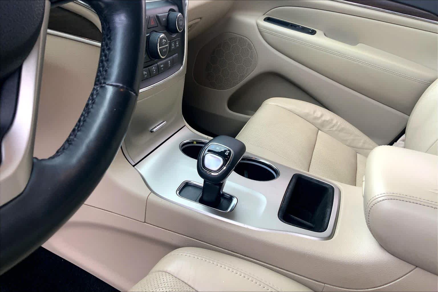 Used 2015 Bright White Clearcoat Jeep Limited image 16