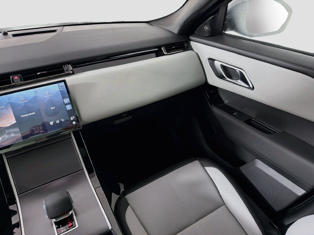 New 2026 Arroios Grey Land Rover S image 25