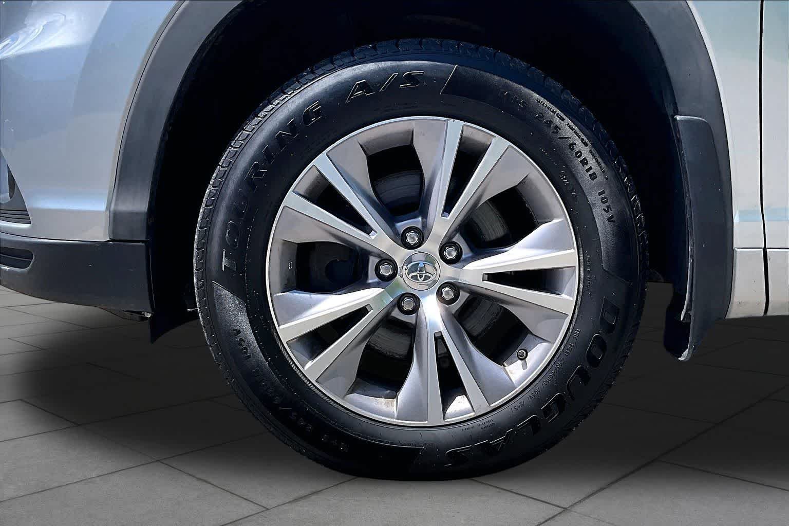 Used 2015 Silver Sky Metallic Toyota XLE image 11