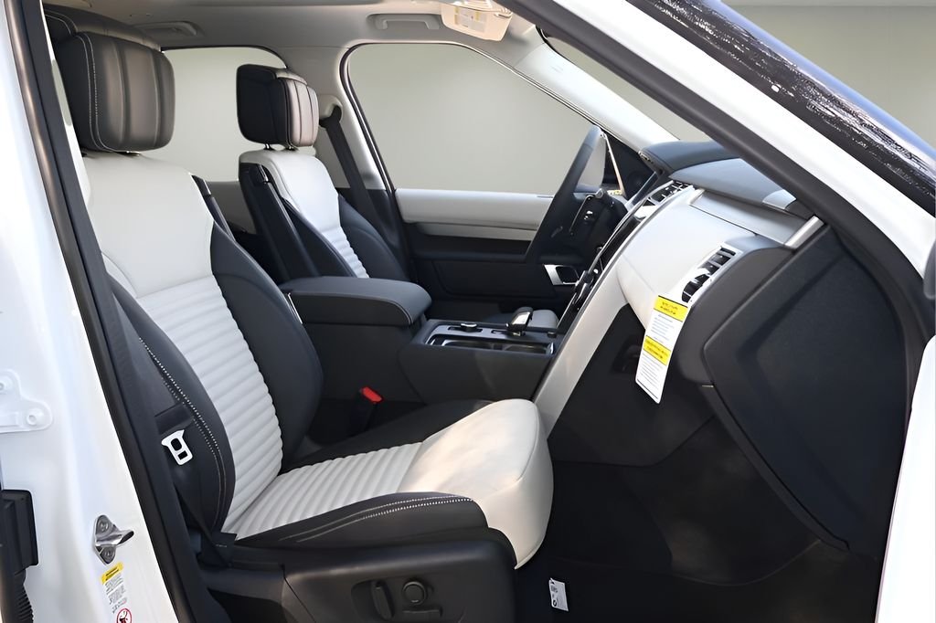 Used 2026 White Land Rover  image 18