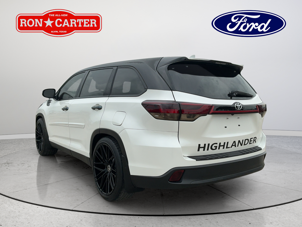 Used 2019 Blizzard Pearl Toyota LE Plus image 4