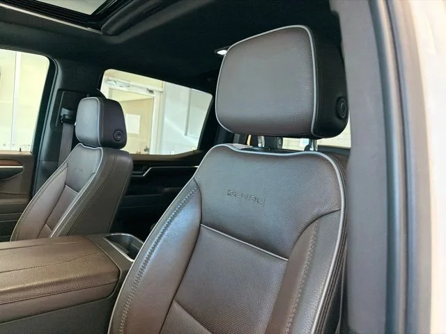 Used 2023 White GMC Denali image 18