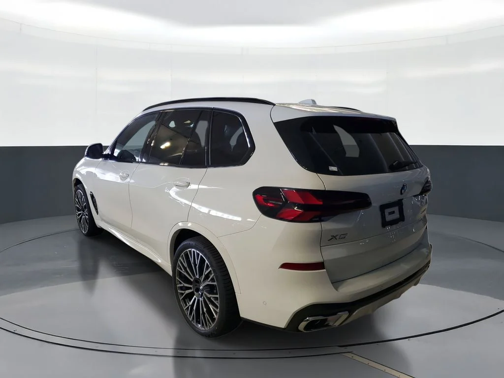 Used 2026 White BMW sDrive40i image 4