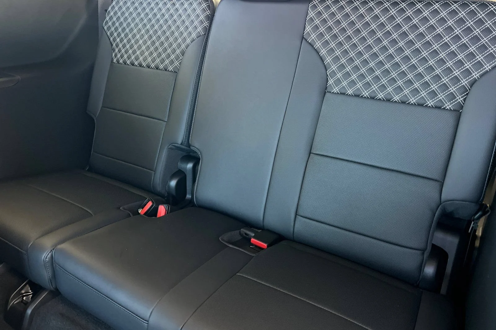 2026 GMC Acadia Denali - Photo 13