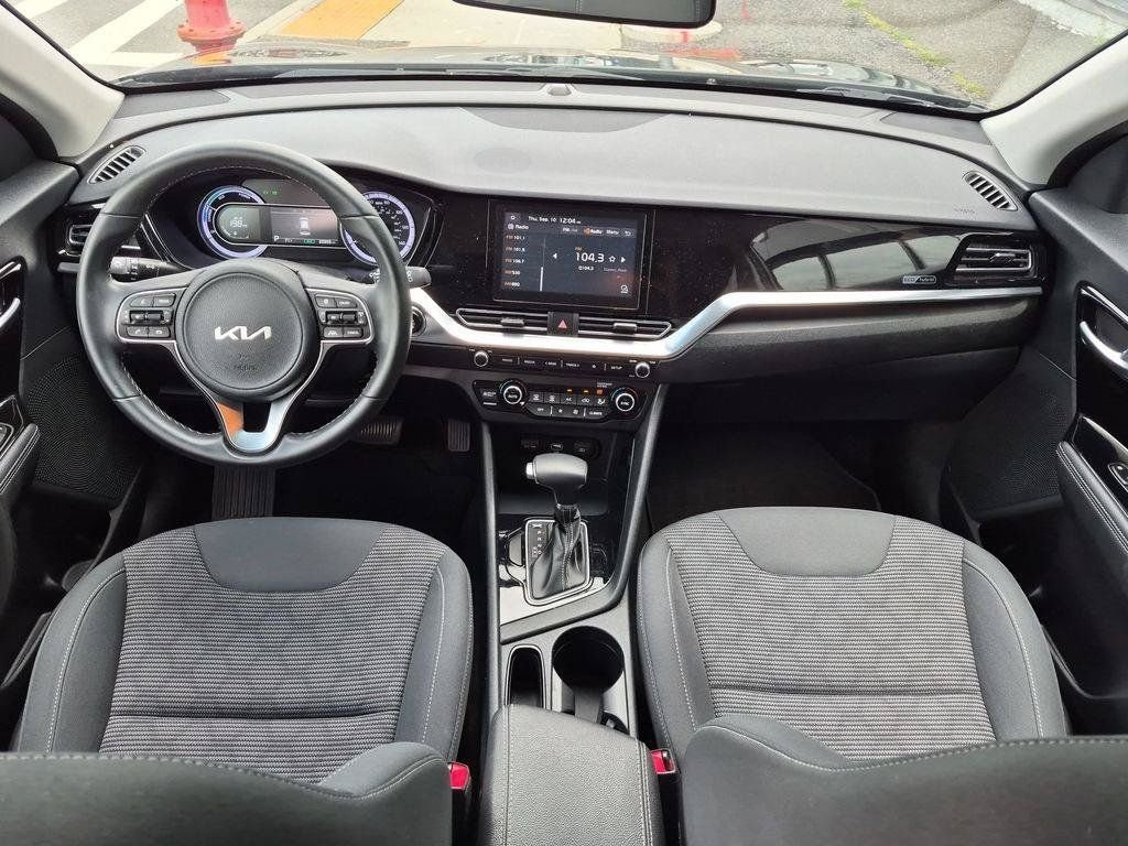 Used 2022 Black Kia LXS image 18
