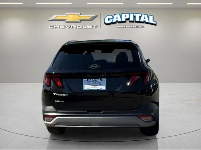 Used 2025 Black Hyundai SEL image 4