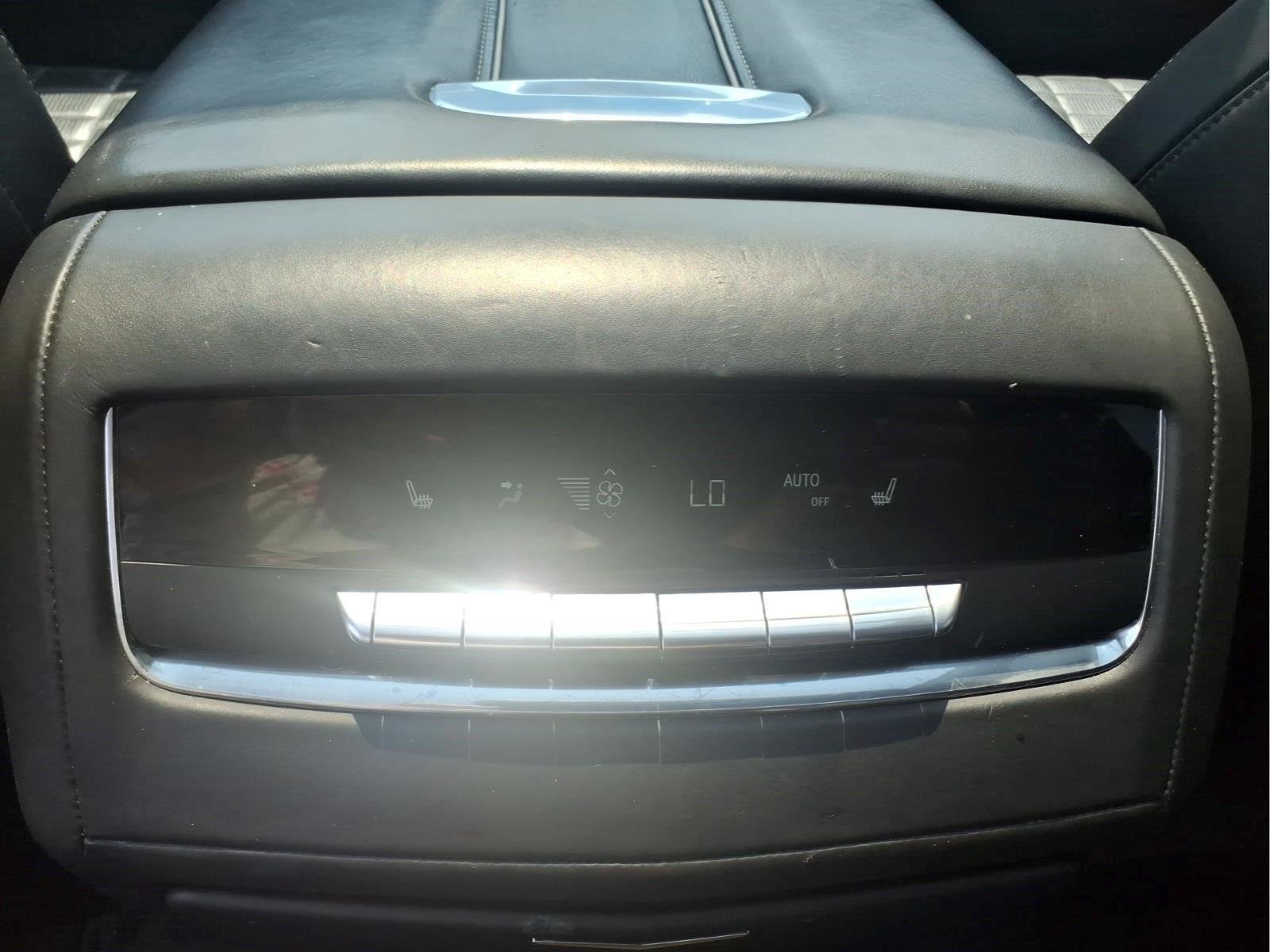 Used 2021 CRYSTAL WHITE TRICOAT Cadillac Sport Platinum image 16