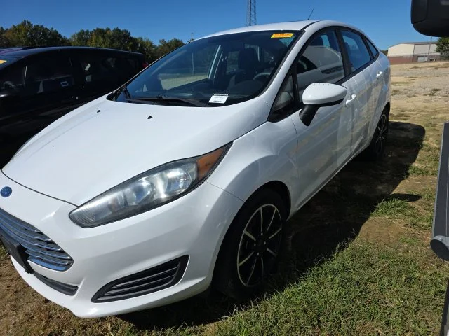 Used 2019 White Ford SE image 10