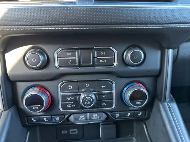 2024 Chevrolet Suburban Premier - Photo 18