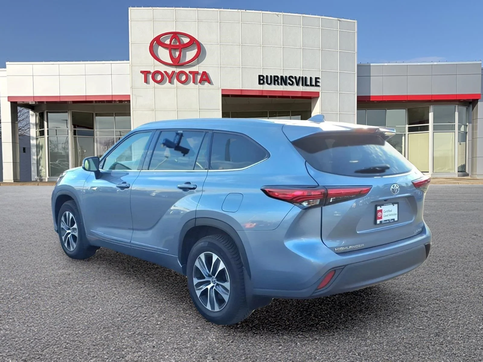 Certified Used 2022  Toyota XLE image 6