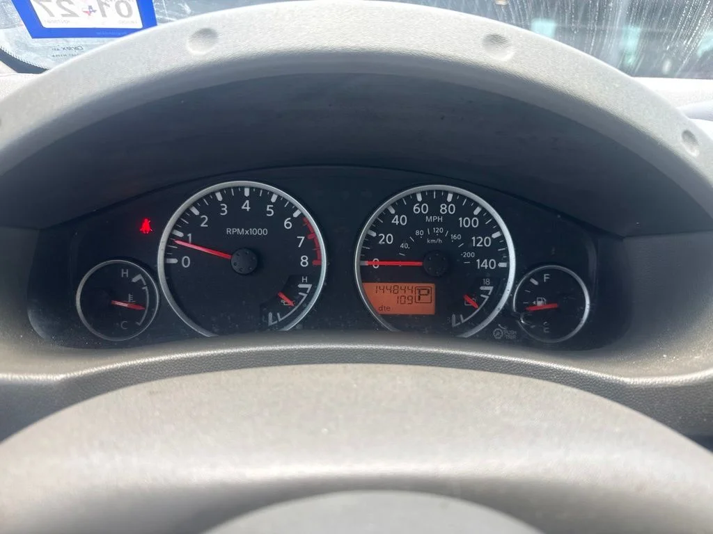 Used 2019 White Nissan SL image 8