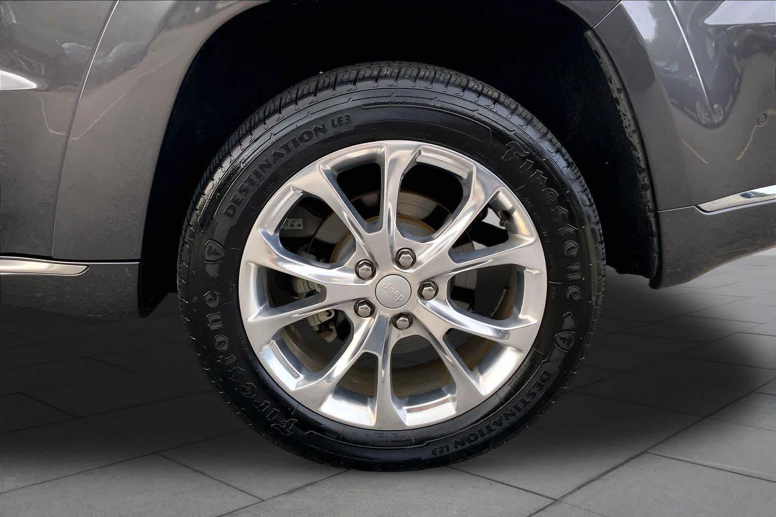 Used 2020 Granite Crystal Metallic Clearcoat Jeep Summit image 11