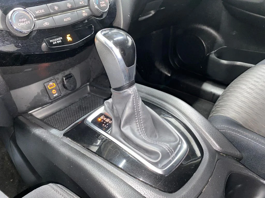 2017 Nissan Rogue SV - Photo 21