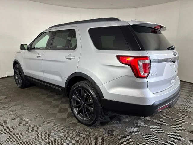 Used 2017 Ingot Silver Ford XLT image 6