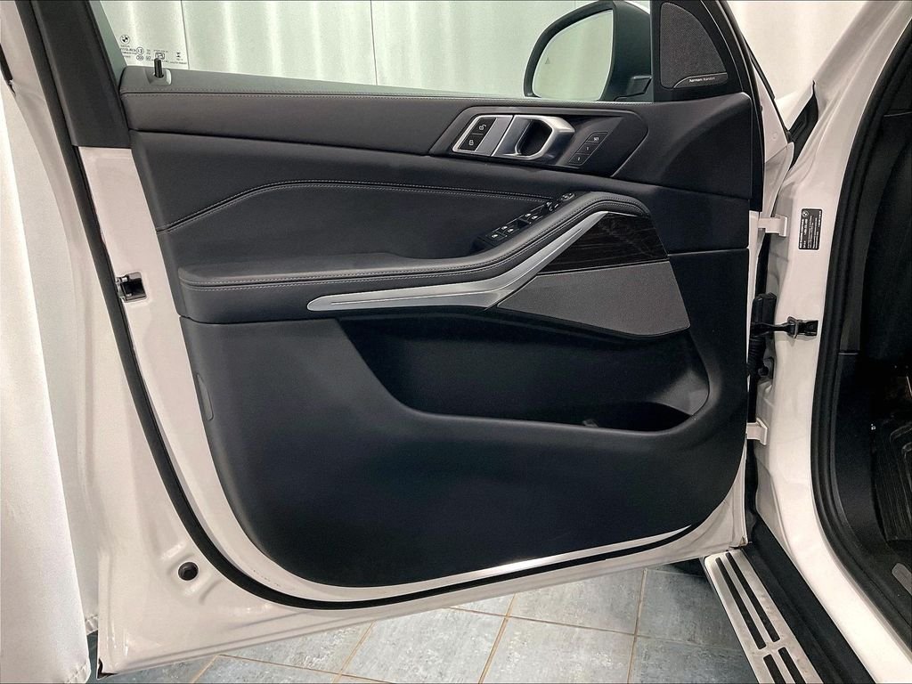 Used 2026 Alpine White BMW xDrive40i image 9