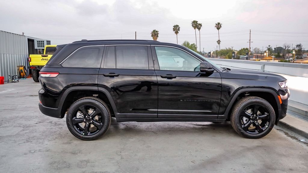 New 2026 Diamond Black Jeep Limited image 13