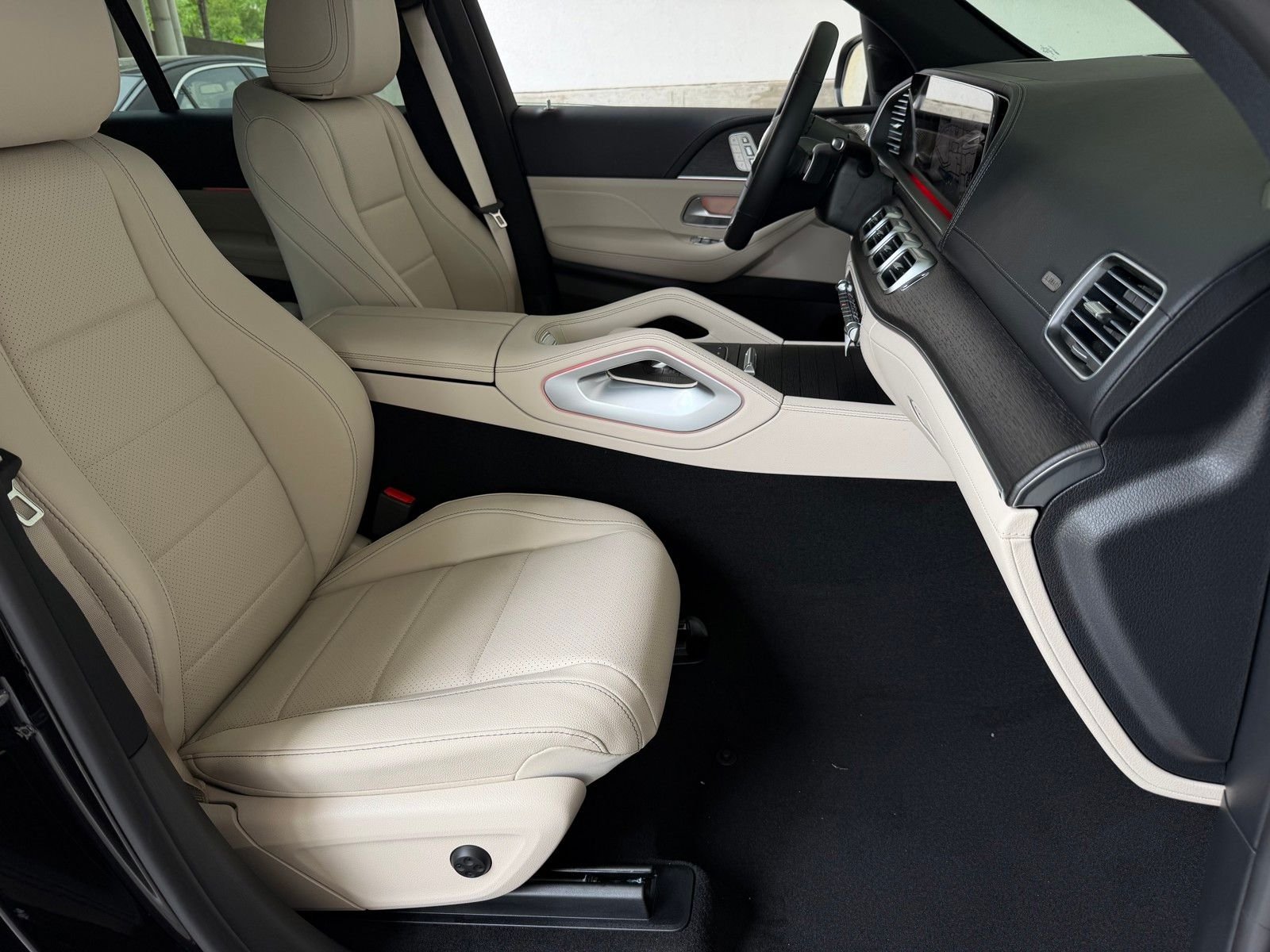 New 2026 Obsidian Black Metallic Mercedes-Benz GLE 450 image 16
