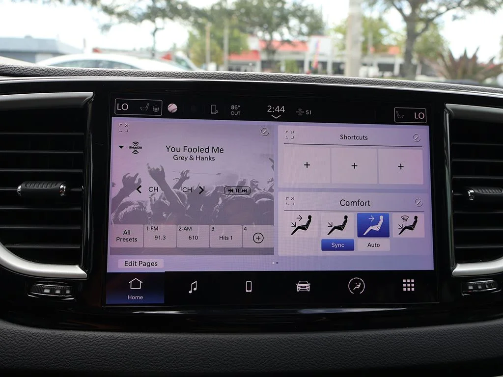 Used 2023 Black Chrysler Touring L image 41