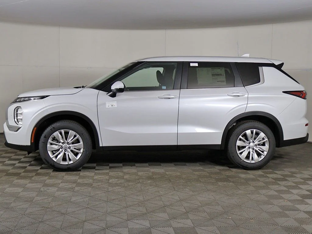 New 2026 White Mitsubishi ES image 18
