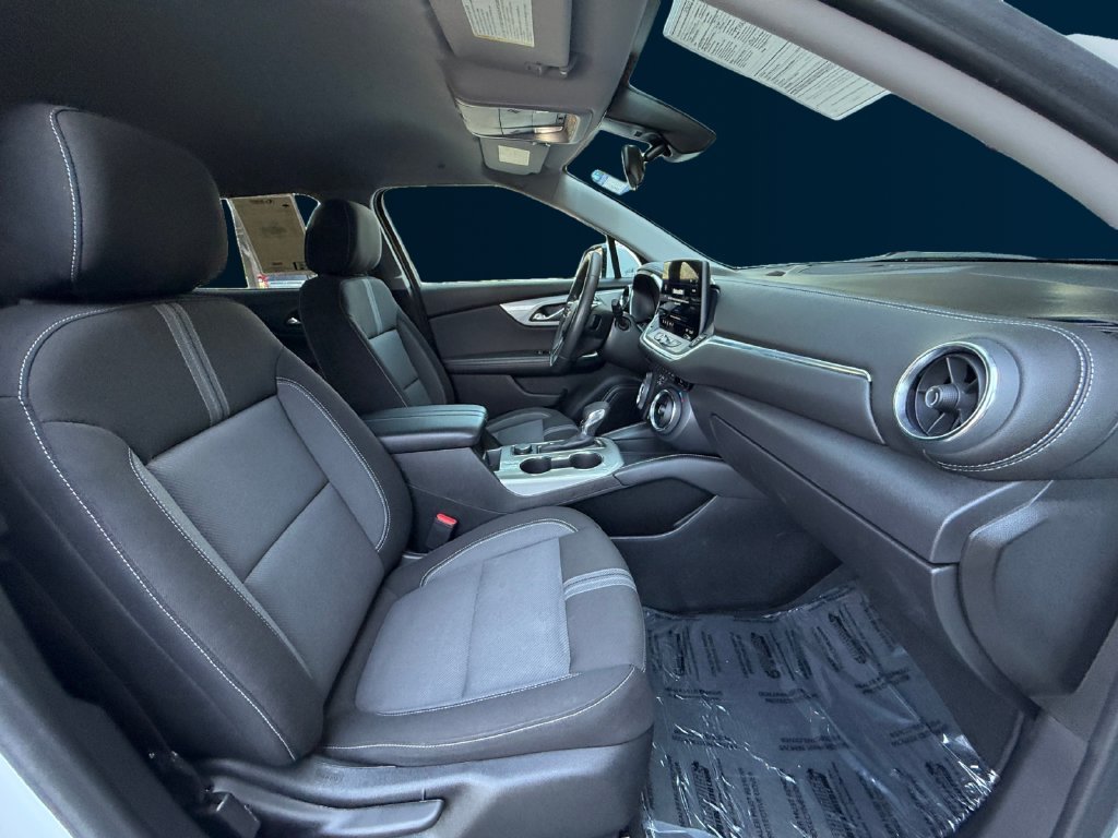 Used 2025 White Chevrolet LT image 17