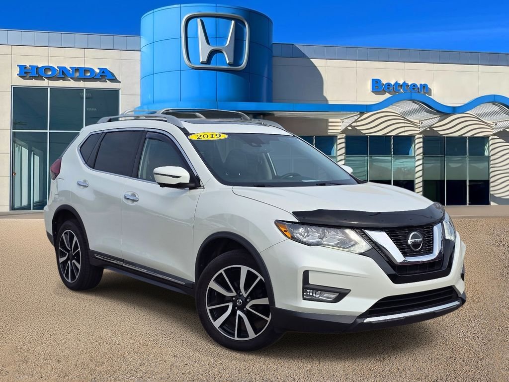 Used 2019  Nissan SL image 1