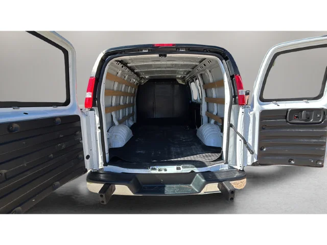 Used 2025 White Chevrolet Work Van image 32
