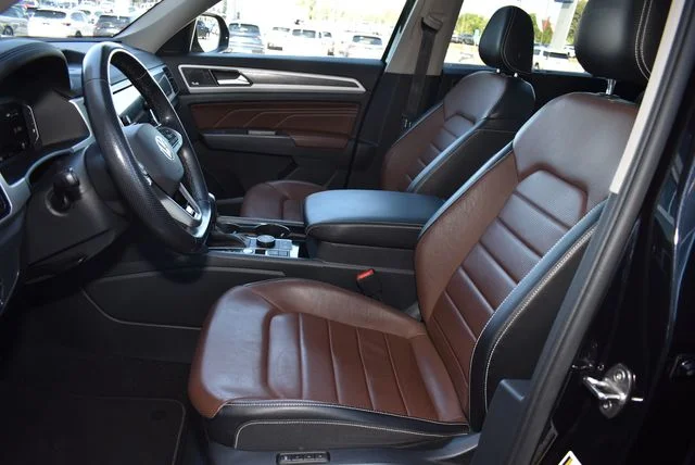 Used 2022 Deep Black Pearl Volkswagen 3.6L V6 SEL Premium R-Line image 12