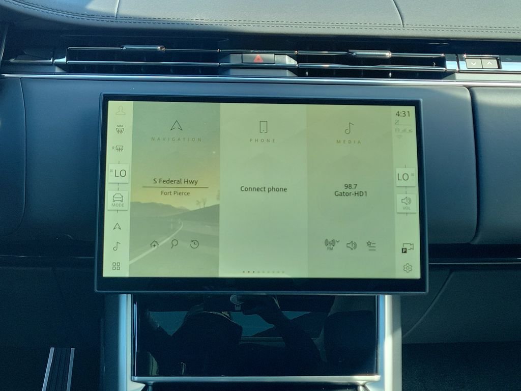 New 2026 Fuji White Land Rover SE image 21