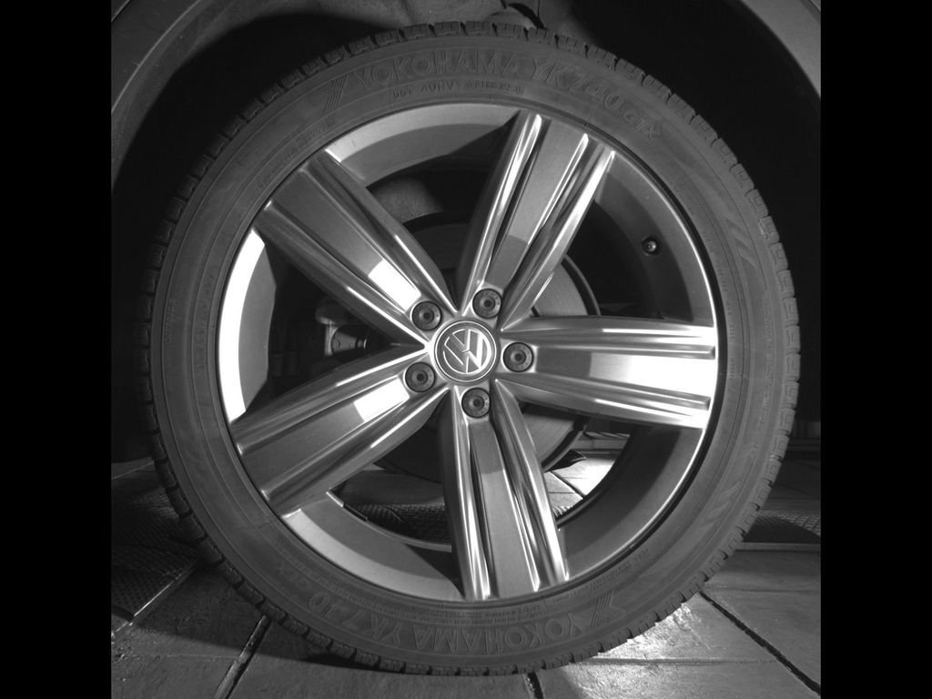 Certified Used 2020 Platinum Gray Metallic Volkswagen 2.0T SEL image 14