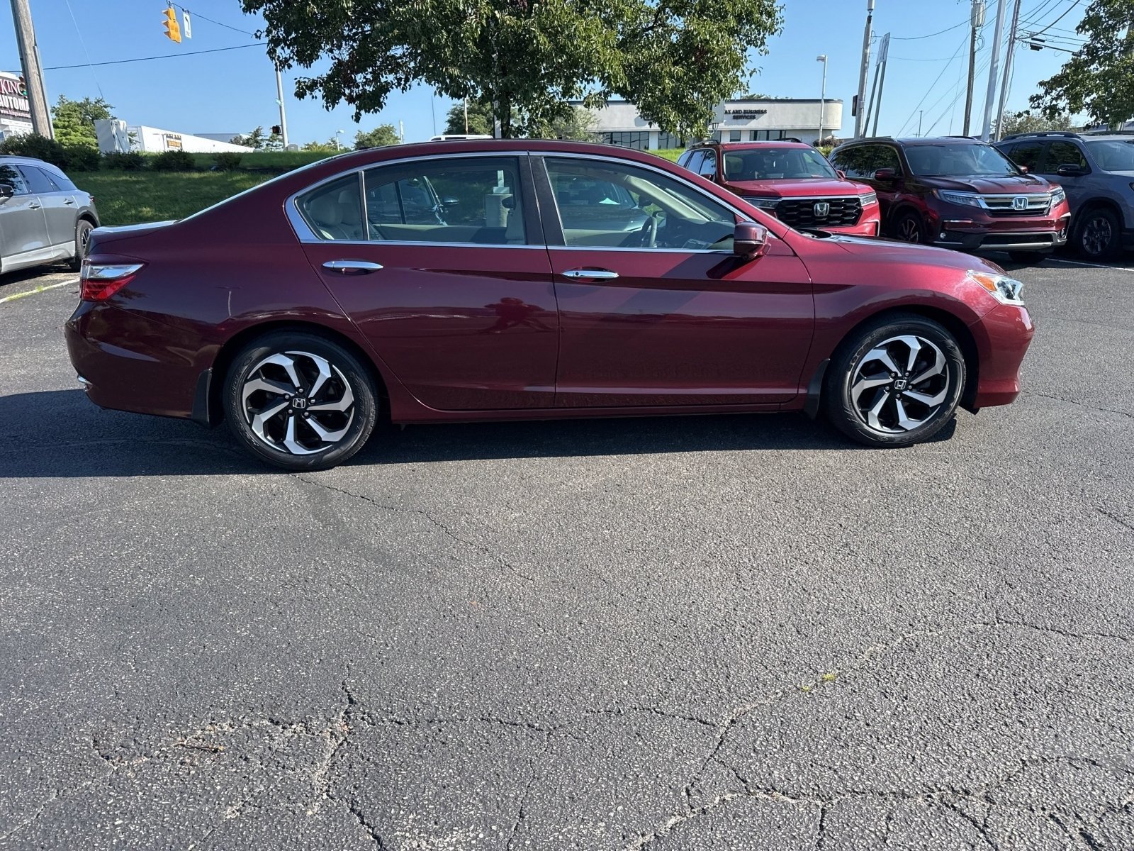 Used 2016 Basque Red Pearl II Honda EX-L image 23