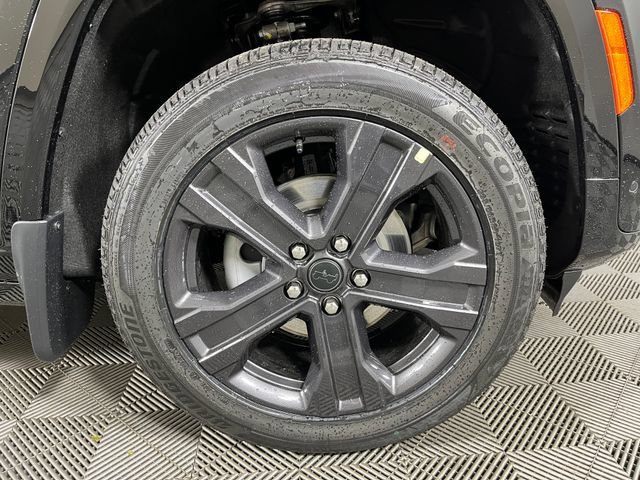 New 2027 High-Gloss Black Paint Jeep Limited Reserve image 5