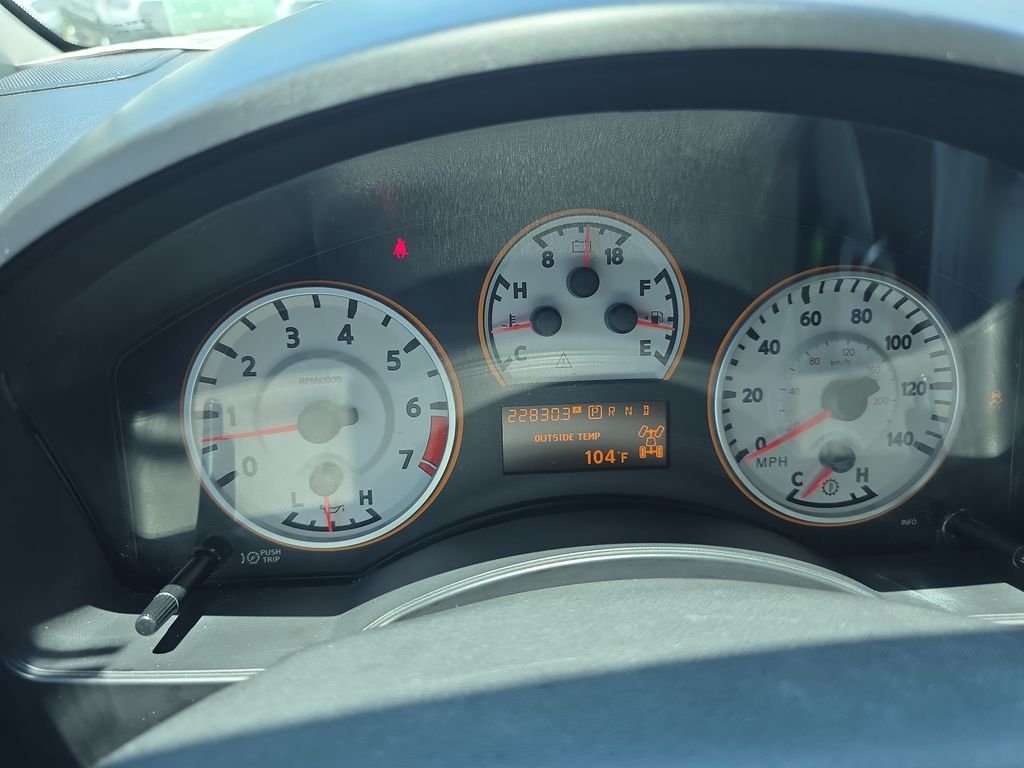 Used 2015 White Nissan PRO-4X image 34