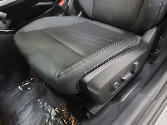 Certified Used 2026 Space Silver Metallic BMW xDrive28i image 24