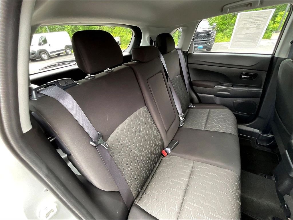 Used 2024 Alloy Silver Metallic Mitsubishi  image 15