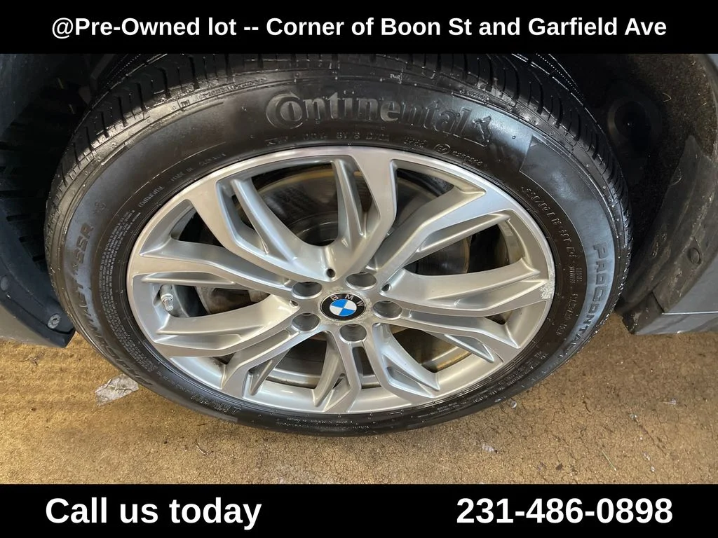 Used 2018 Blue BMW xDrive28i image 11