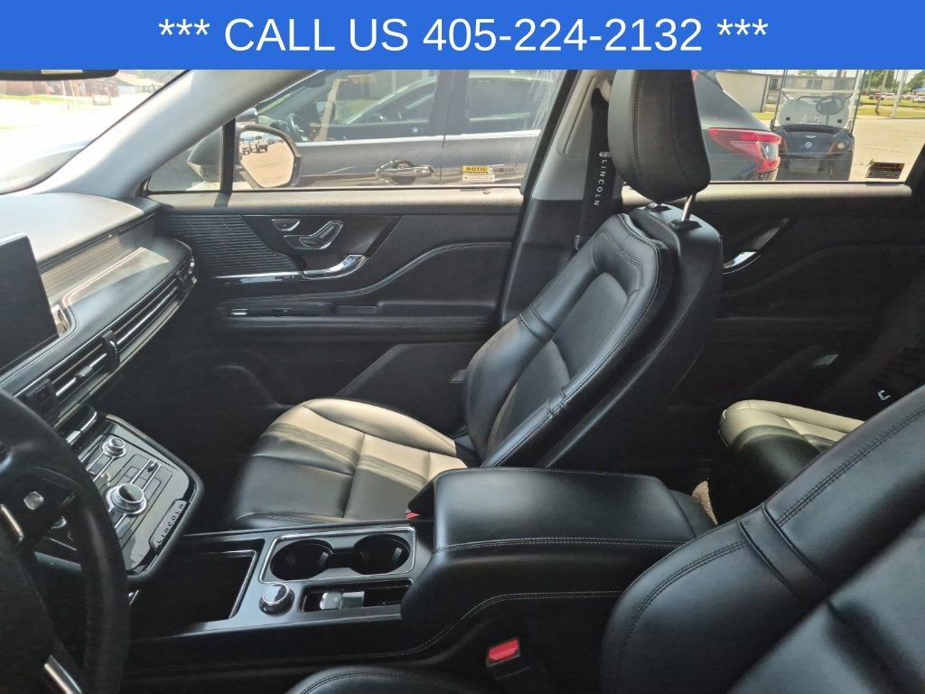 Used 2021 White Lincoln Standard image 22